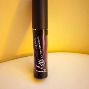 L.A. Girls Flat Finishing Pigment Gloss: color: black currant